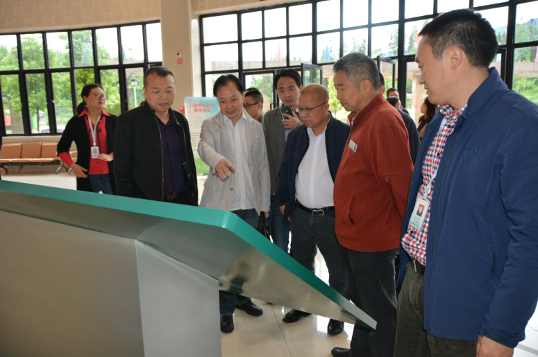 广汉市卫计局、广汉市精神病医院学习考察我院机构规划建设工作