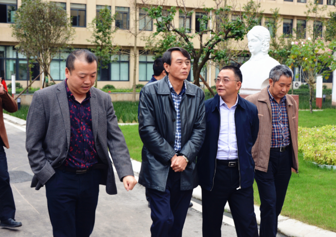 孙久国副市长莅临调研雅安市第四人民医院医养结合工作