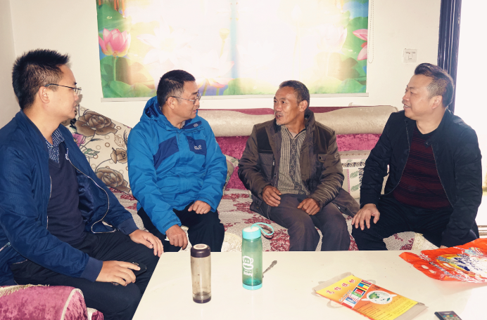 雅安市第四人民医院赴汉源县开展“扶贫一日行”义诊活动、贫困户慰问调研