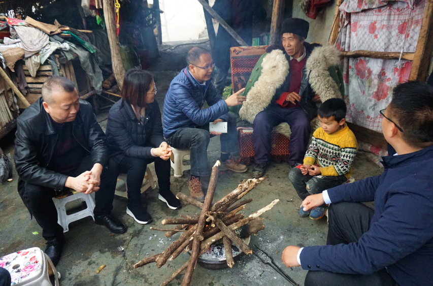 市纪委监察委驻市民政局纪检监察组深入扶贫联系点督导扶贫工作