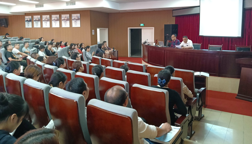 《西部医学》杂志社主编何兴华教授来院开展“医学论文的撰写”专题培训