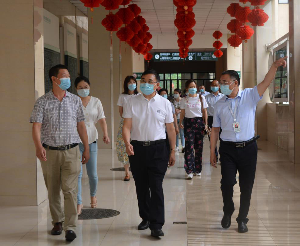 省慈善总会会长苟兴元调研我院灾后重建项目工作 