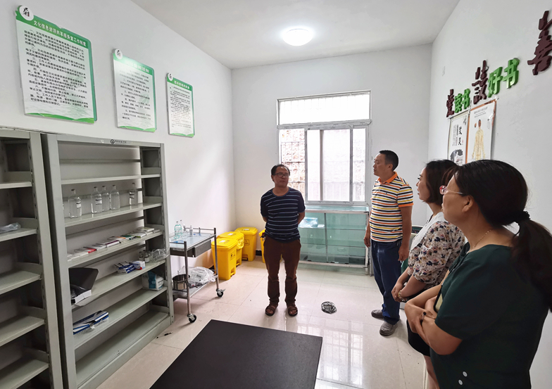 雅安市第四人民医院赴联合村开展扶贫调研工作