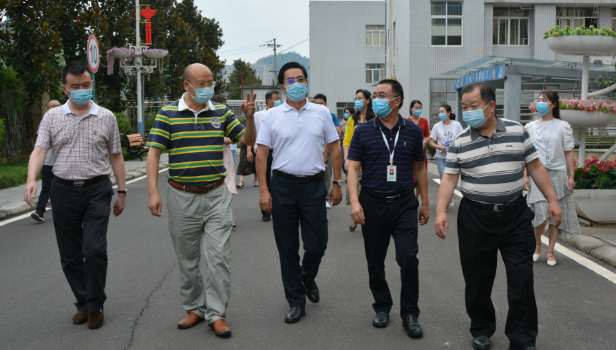 市人大常委会副主任郑尚堃一行来院调研重精工作