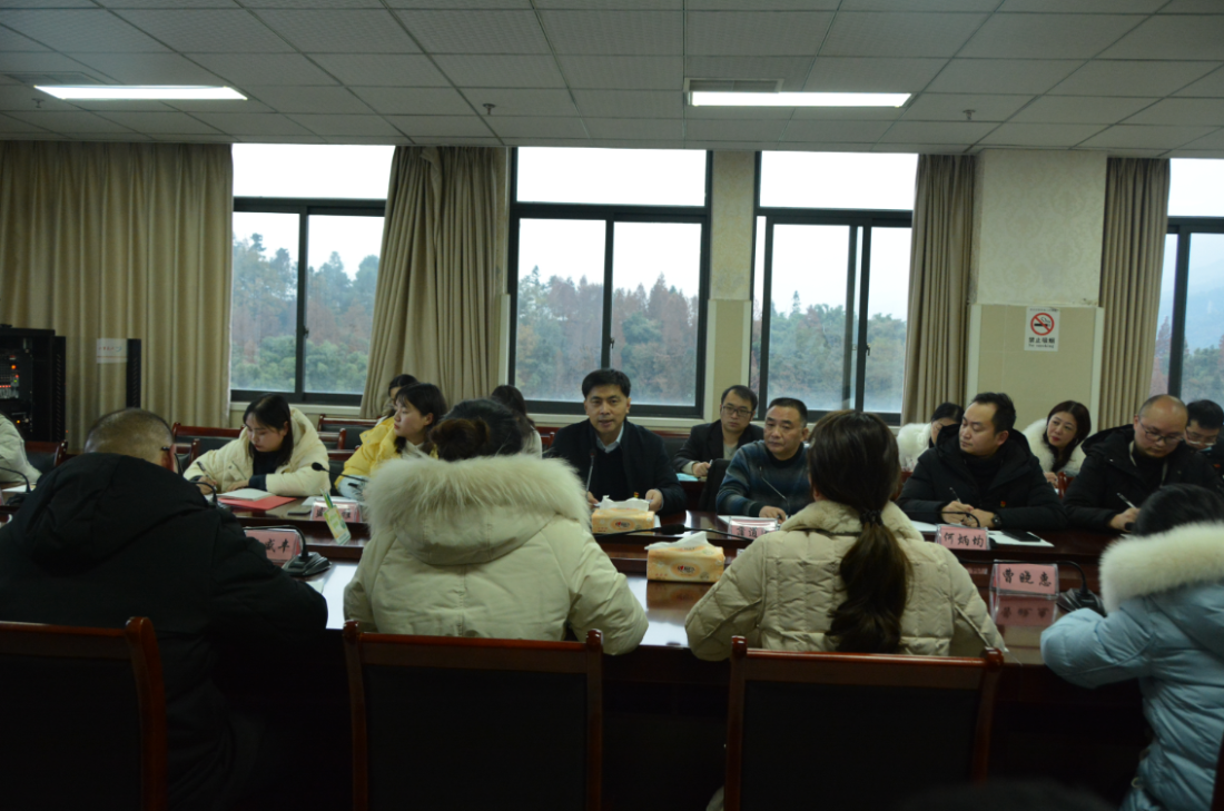 雅安市委常委、副市长王军到党支部工作联系点市第四人民医院机关第一党支部参加主题党日活动