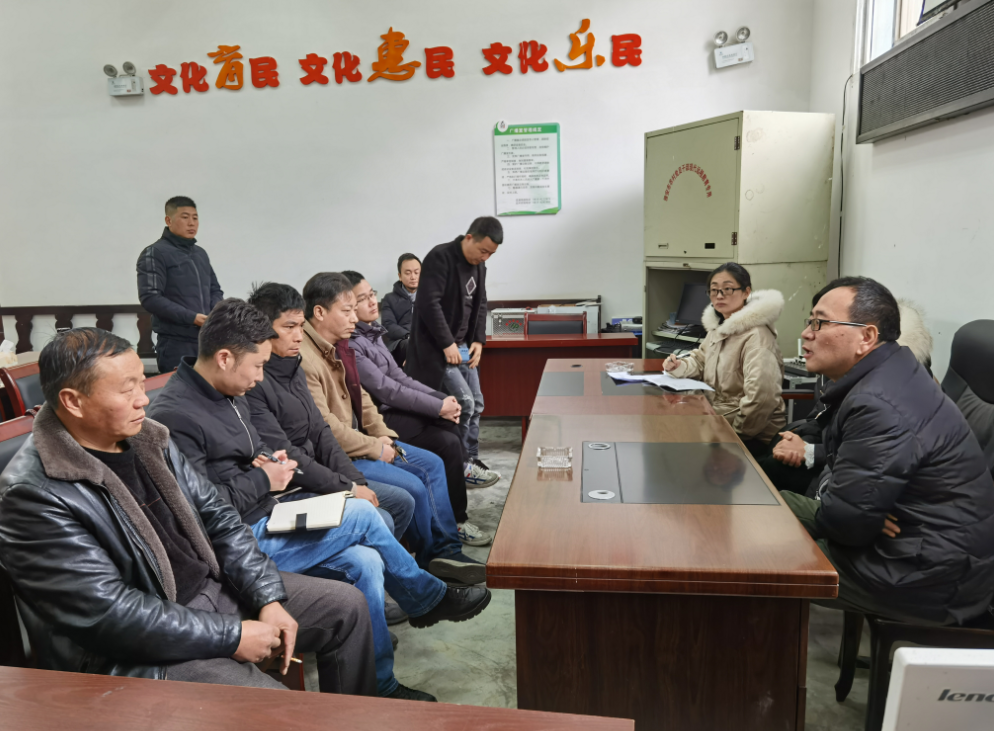 市民政局、市第四人民医院赴帮扶村开展扶贫调研工作