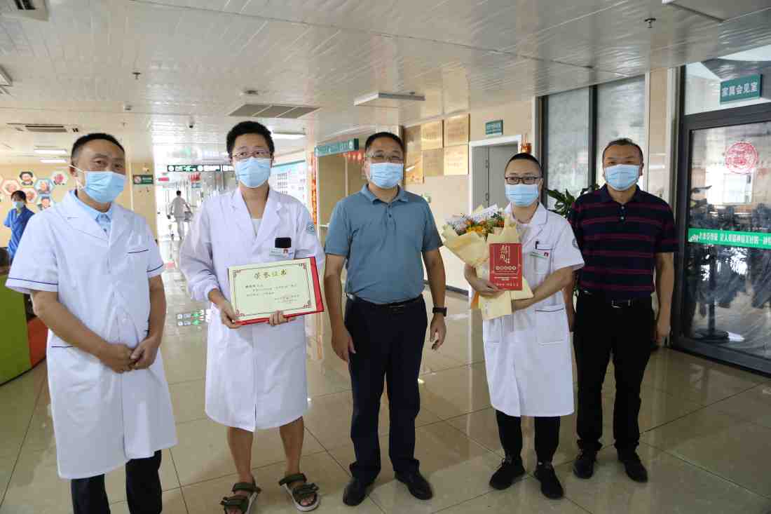 雅安市第四人民医院开展“中国医师节” 慰问活动