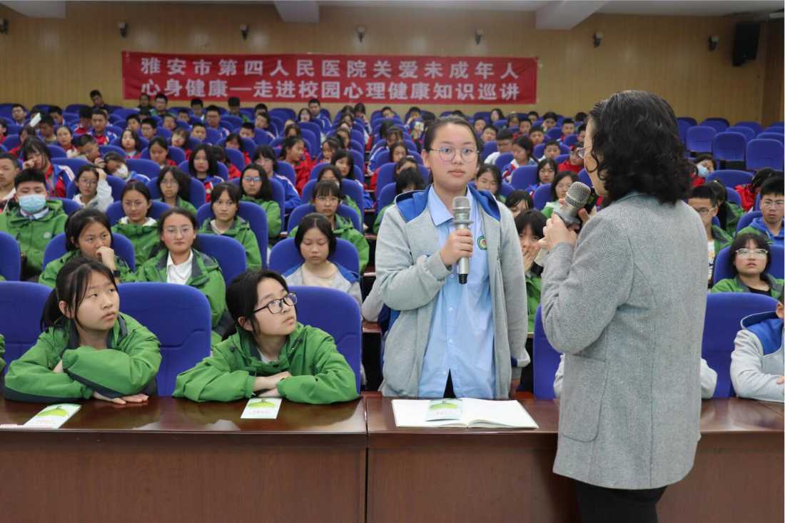 医院康复门诊医技党支部开展 “同心·润雨 ”“关爱未成年人心身健康——走进校园心理健康巡讲”