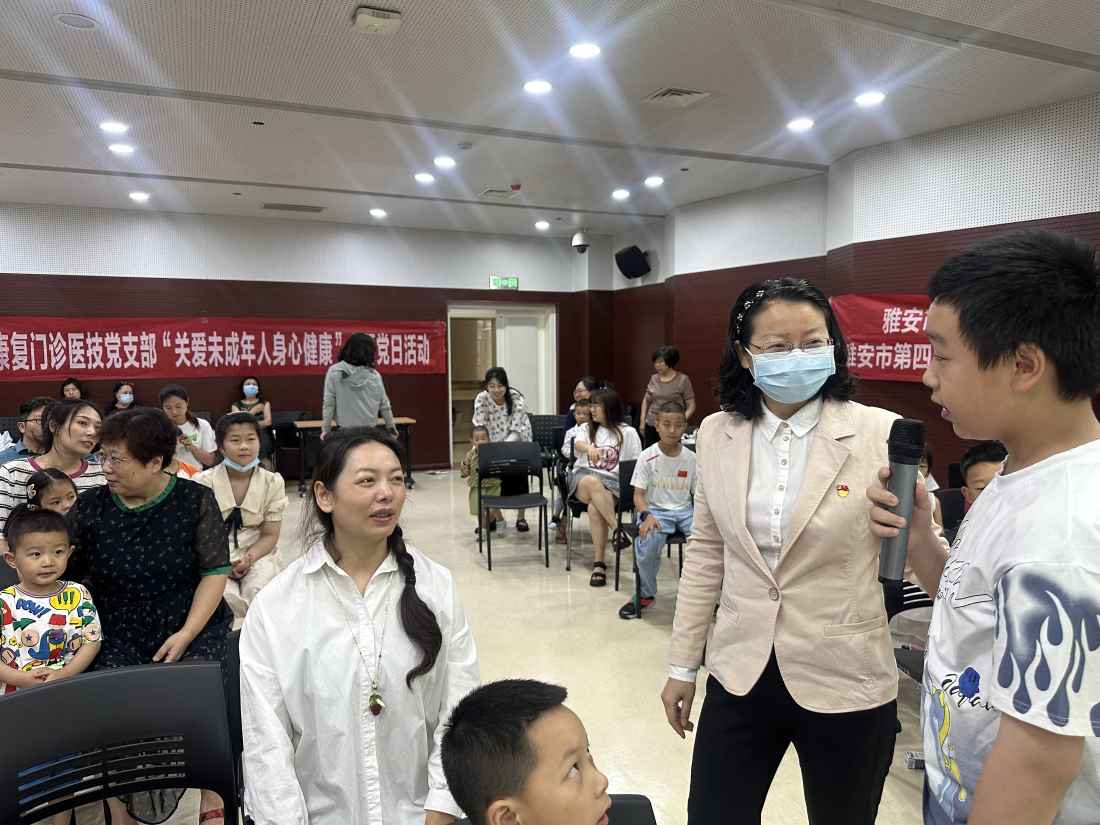 雅安市第四人民医院康复门诊医技党支部开展“转树作抓”巩固提升行动暨“关爱未成年人身心健康”主题党日活动