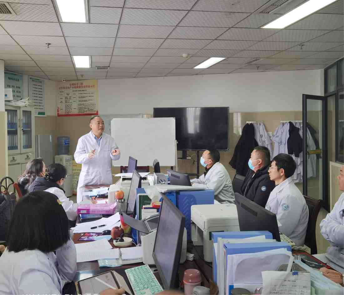 国家级心身医学专家黄国平教授到雅安市第四人民医院心理医学三科心身病房指导临床诊疗工作