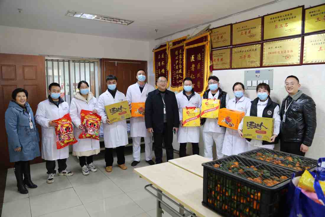 勠力同心守健康  心系医护送温暖