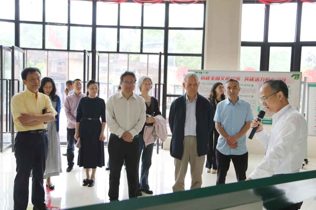 省决咨委人口医卫组组长王在银一行莅临我院调研