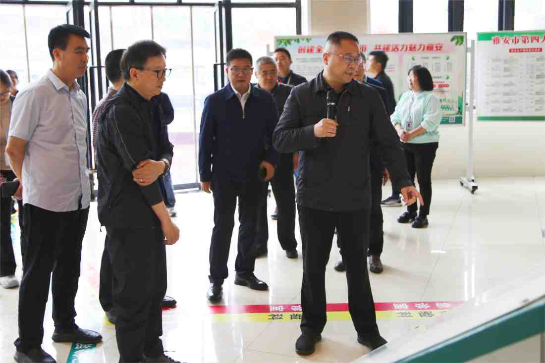 省民政厅副厅长卢攀登一行莅临我院调研