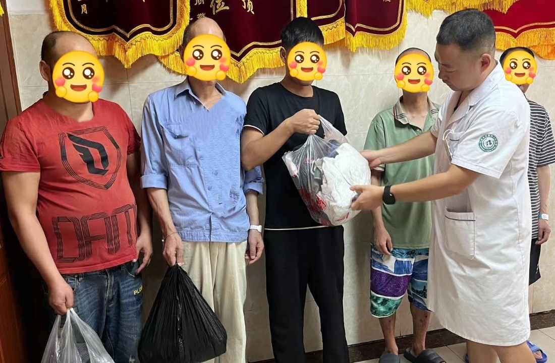 炎炎夏日送清凉 浓浓关爱暖人心