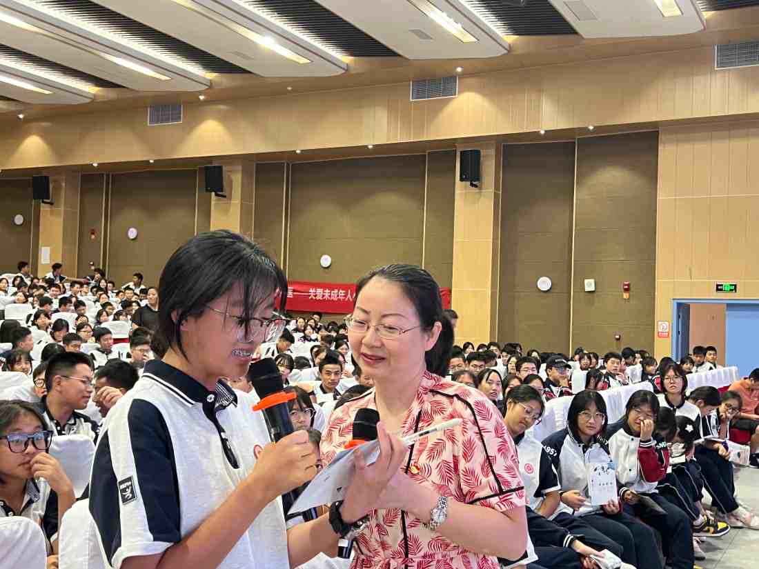 新学期 关爱从“心”出发 雅安市第四人民医院心理健康讲座进校园