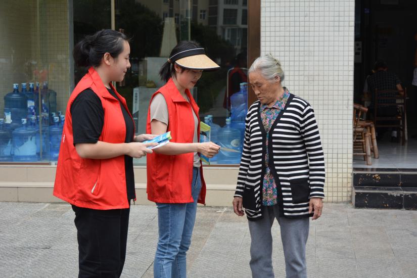 雅安市第四人民医院团委开展“全力巩固创卫成果  助力文明城市创建”志愿服务活动