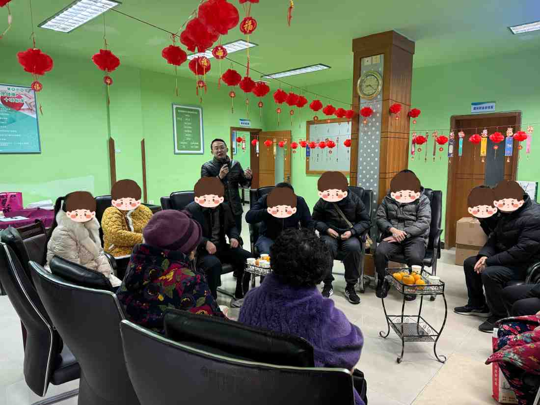 雅安市第四人民医院向阳花自助互助社区复元驿站开展“喜迎新春 巧手添福”迎新春活动