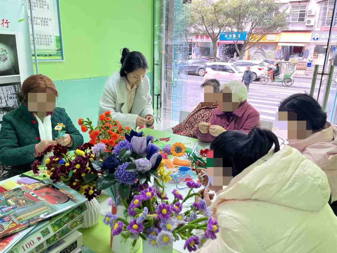 向阳花自助互助社区复元驿站开展“指尖绽放·疗愈心灵”主题活动