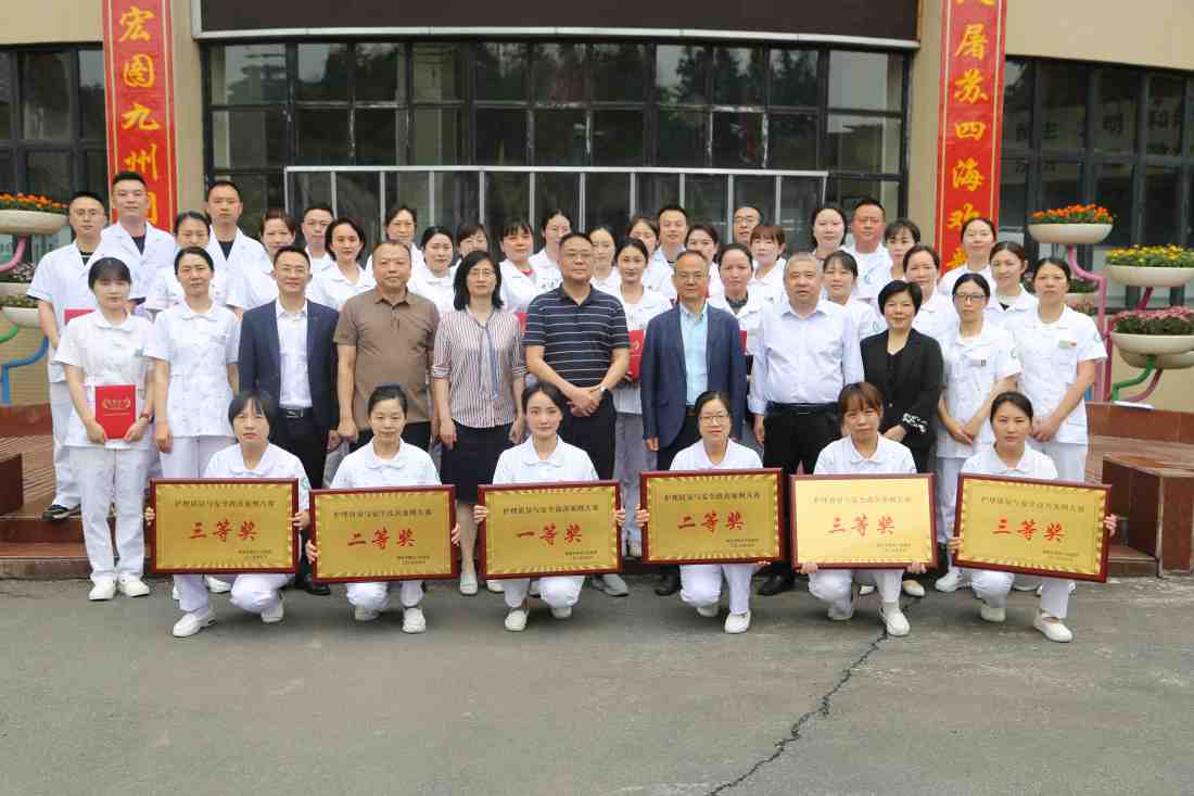 致敬白衣天使！雅安市第四人民医院举办2025年国际护士节庆祝活动