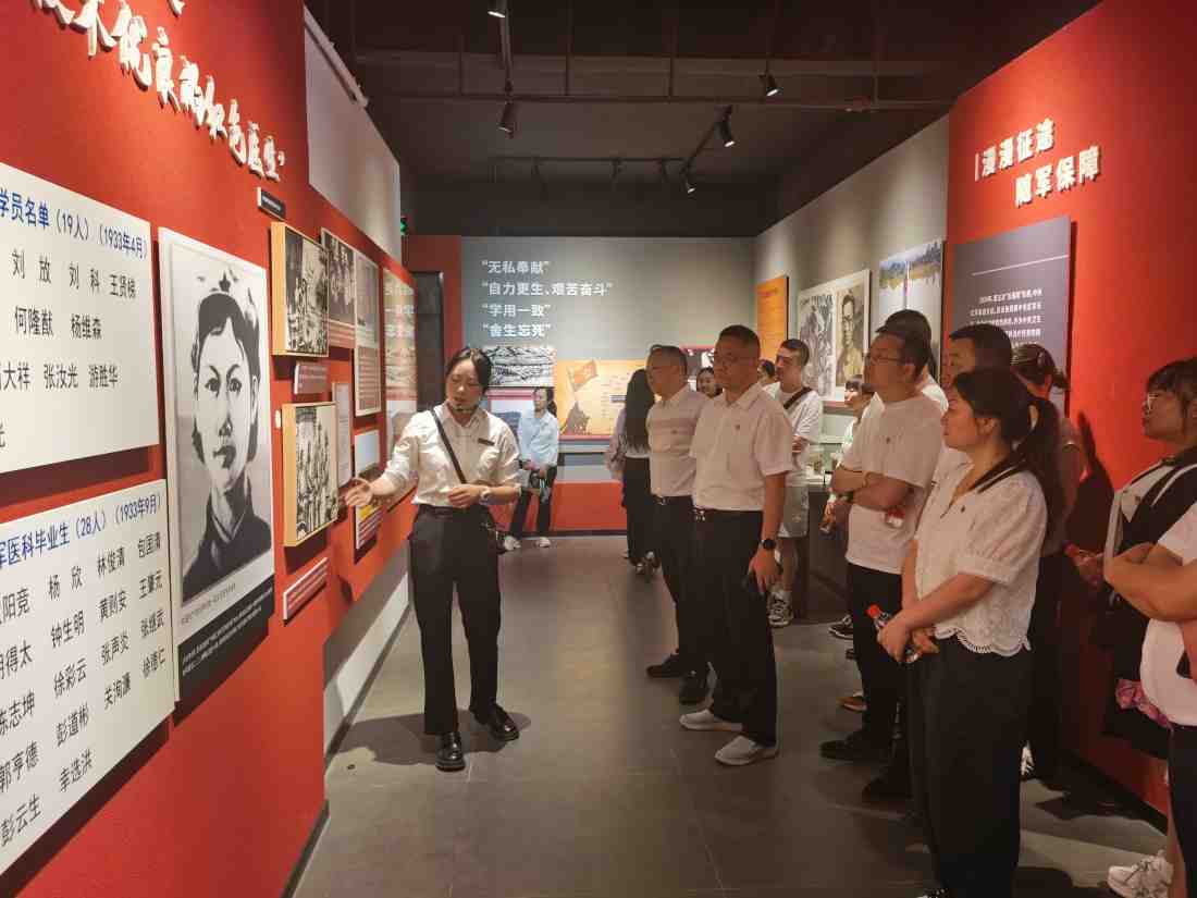 雅安市第四人民医院开展建党104周年“重走长征路 奋进新征程”主题党日活动