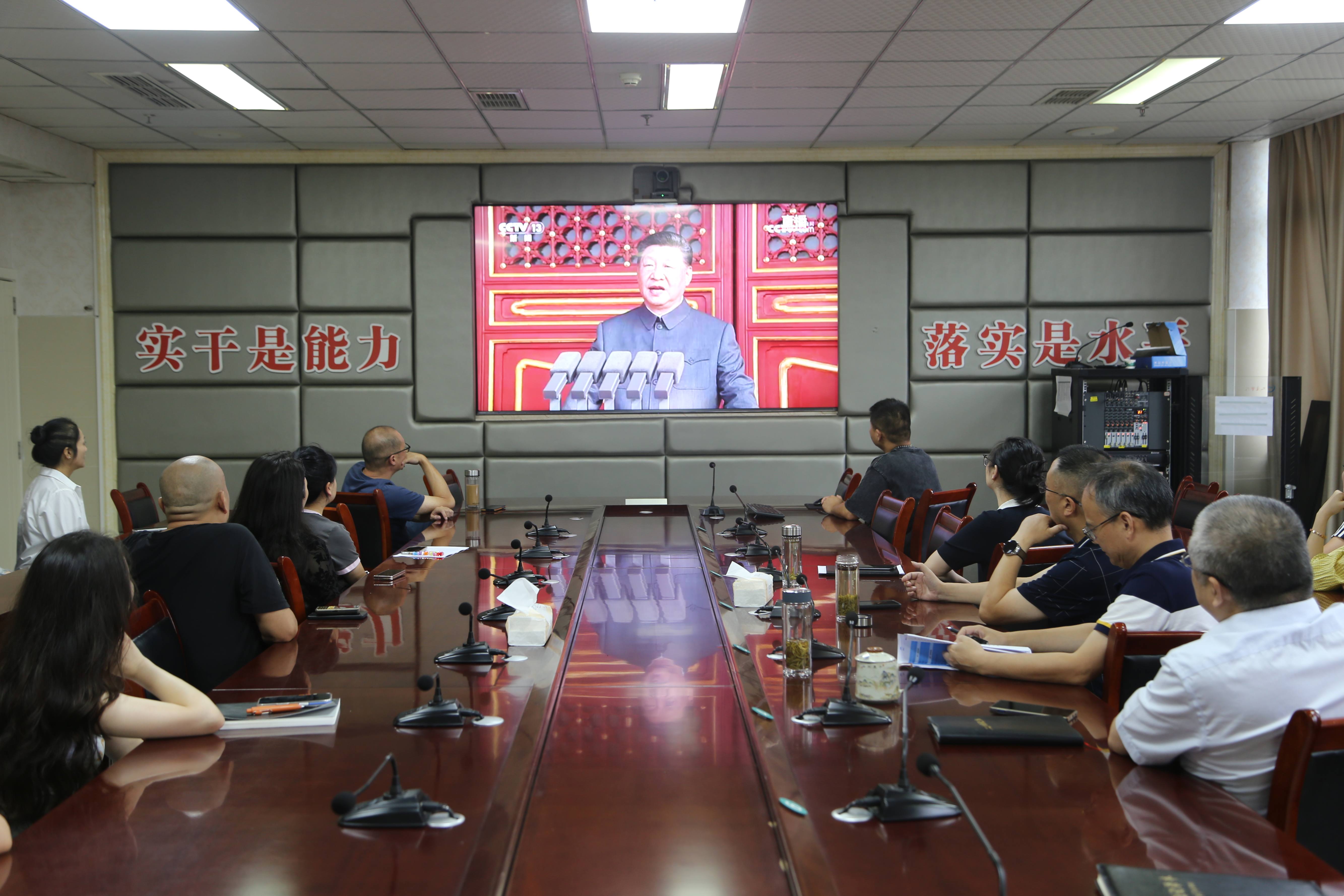 ‌阅兵方阵铸国威  白衣执甲护苍生——雅安市第四人民医院组织观看纪念中国人民抗日战争暨世界反法西斯战争胜利80周年大会