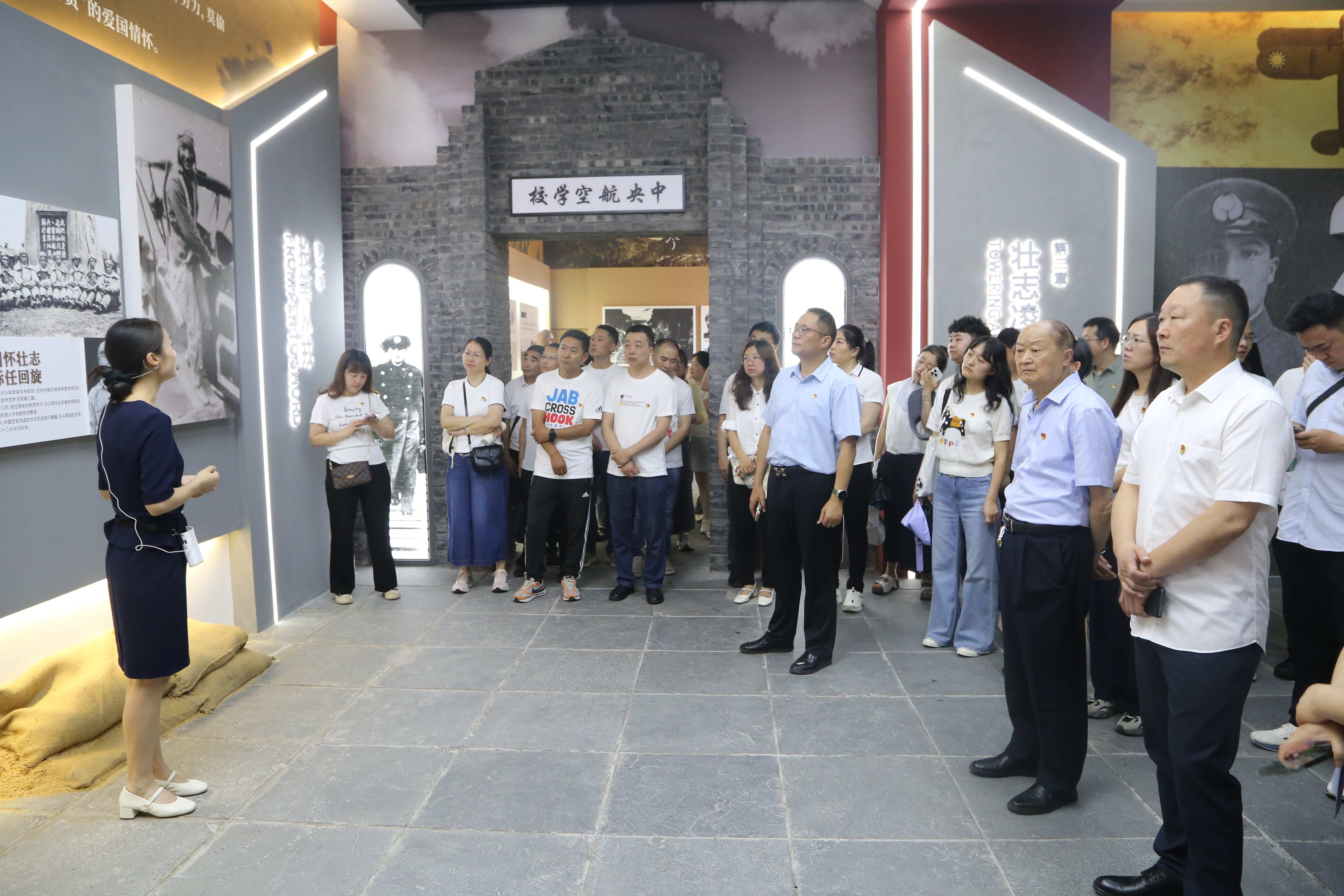 雅安市第四人民医院开展“追寻红色足迹 传承优良家风 践行医者仁心”主题党日活动